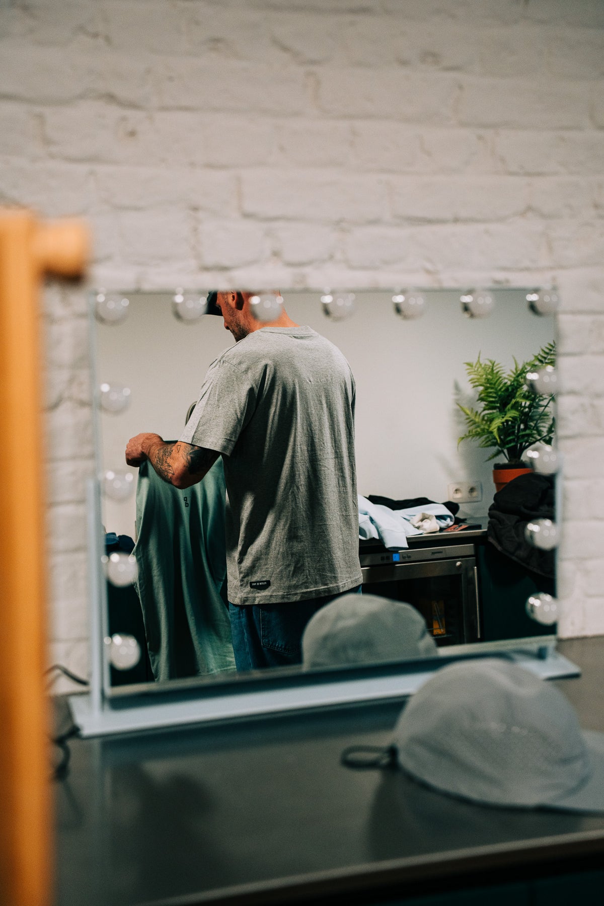 BACK TO BASICS Logo Tee | Natural Grey